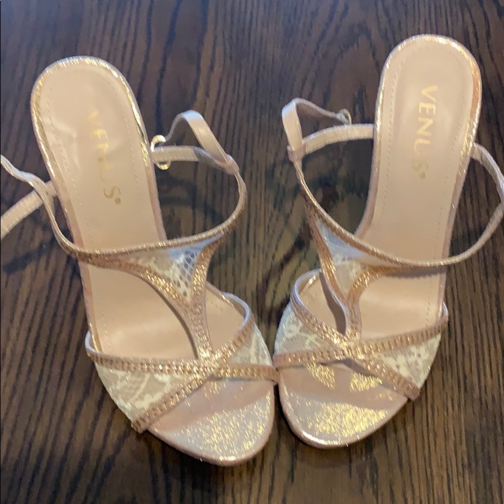 Heels-shoes